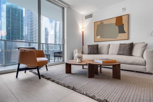 1601-77 Se 5, Miami, FL, 33131 | Card Image