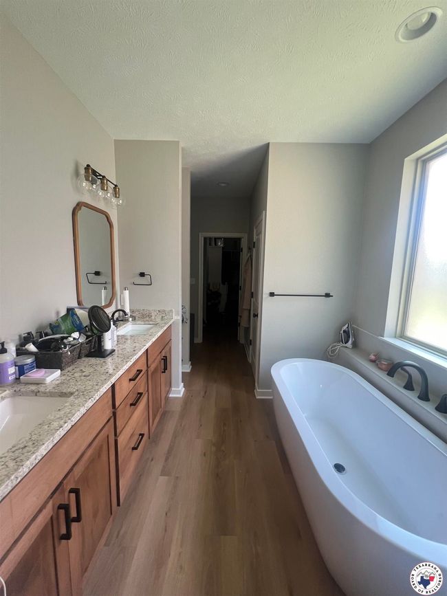 6814 Maple View Ln, House other with 3 bedrooms, 2 bathrooms and null parking in Texarkana TX | Image 12