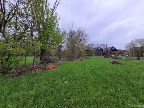 2196 Field Street, Detroit, MI, 48214 | Card Image