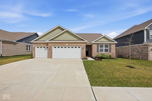 4660 Tradwell Dr, New Palestine, IN, 46163-5556 | Card Image