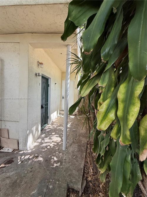 1-552 Nw 1st St, Miami, FL, 33128-1521 | Card Image