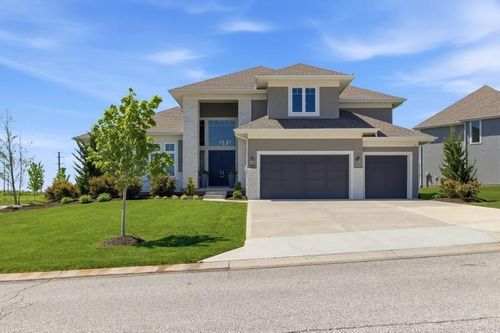15640 Delmar St, Overland Park, KS, 66224-3638 | Card Image