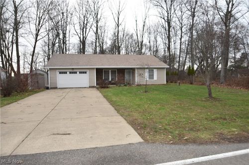 8230 Stadler Ave, Boardman, OH, 44512-6328 | Card Image