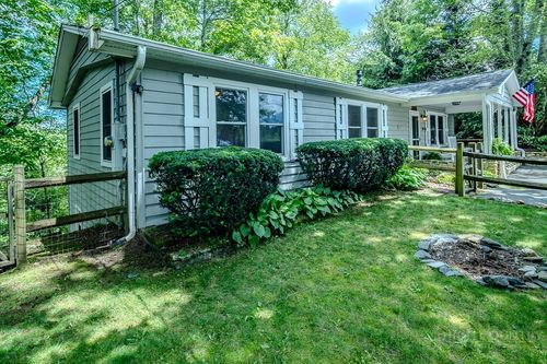 492 Skyland View Dr, Blowing Rock, NC, 28605-9385 | Card Image