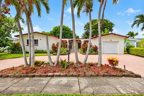 1960 Nw 107th Ave, Pembroke Pines, FL, 33026-2318 | Card Image