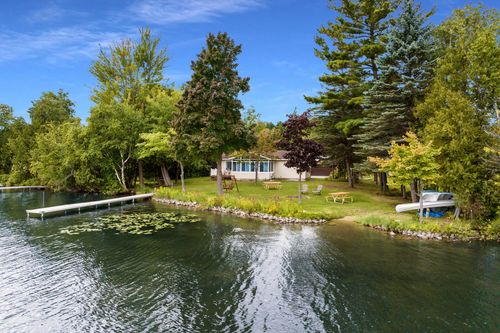 3535 S Sunrise Ln, Lake Leelanau, MI, 49653-9525 | Card Image