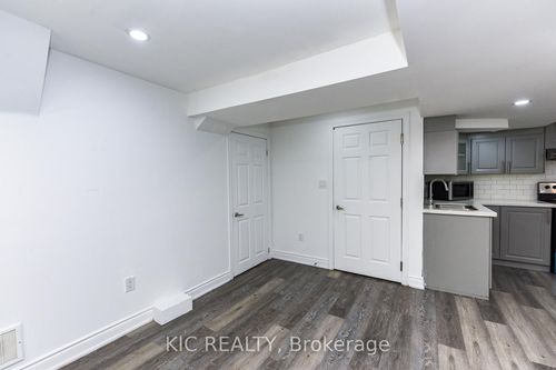 14 Paramount Pl, Brampton, ON, L6Y2T3 | Card Image