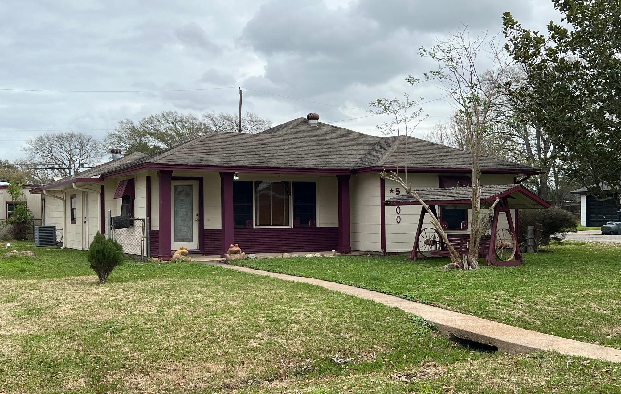 Grant Ave, Groves, TX 77619