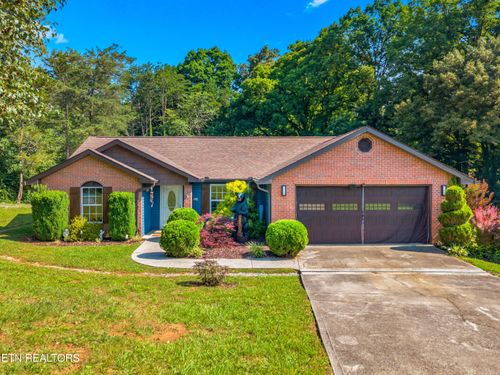 425 Glenns Lea, Sevierville, TN, 37876-5212 | Card Image