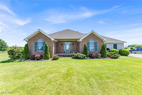 9903 Vermilion Rd, Amherst, OH, 44001-9412 | Card Image