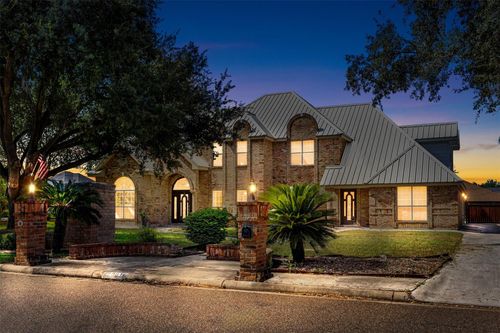 2001 Fair Oaks Dr, Mission, TX, 78574-2000 | Card Image