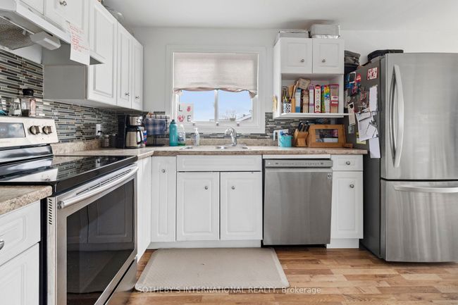 404 County Rd 29, House other with 3 bedrooms, 2 bathrooms and 10 parking in Toledo ON | Image 6