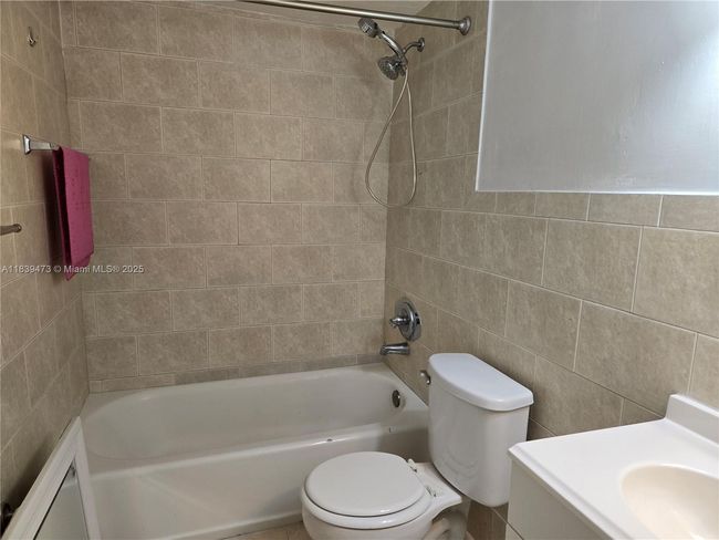 APT-206 - 5755 W 20 Th Ave, Condo with 2 bedrooms, 2 bathrooms and null parking in Hialeah FL | Image 12
