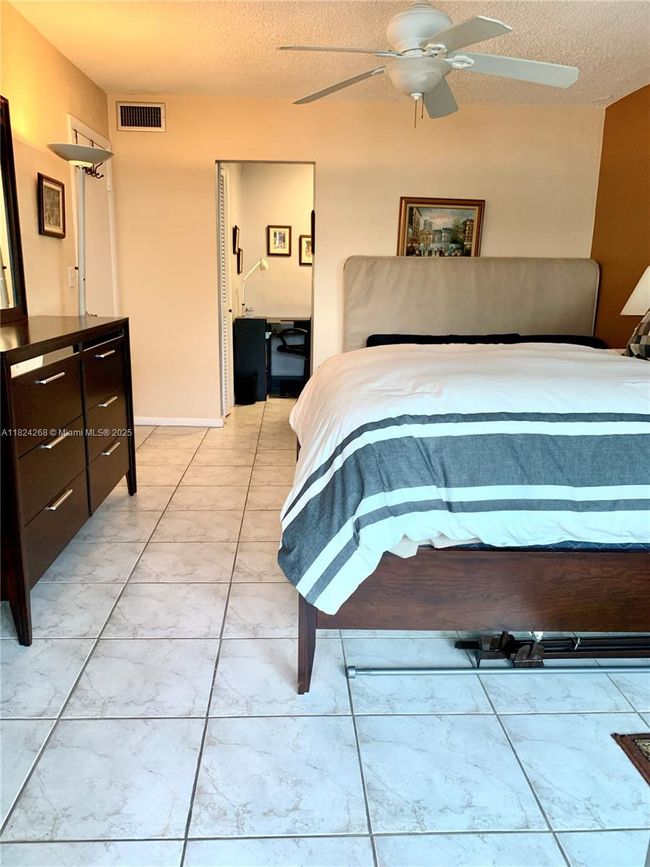 APT-103F - 330 Se 2 Nd St, Condo with 1 bedrooms, 1 bathrooms and null parking in Hallandale Beach FL | Image 14