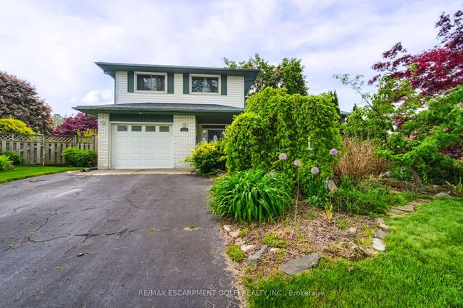 4126 London Crt, House other with 3 bedrooms, 3 bathrooms and 4 parking in Niagara Falls ON | Image 4