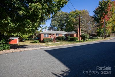 801 Bertonley Avenue, Home with 4 bedrooms, 2 bathrooms and null parking in Charlotte NC | Image 3