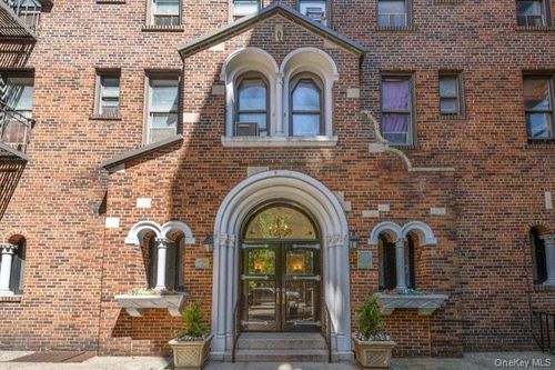 d9-43-33 46 Street, New York, NY, 11104 | Card Image