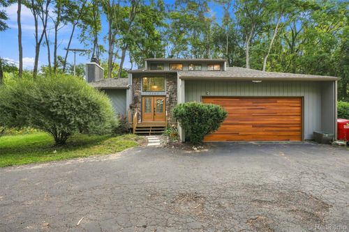2365 Lochaven Rd, West Bloomfield, MI, 48324-3738 | Card Image