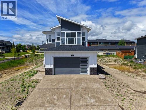 75 Sunvalley Way, Cochrane, AB, T4C0X8 | Card Image