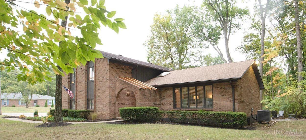 Iris Dr, West Chester, OH 45241
