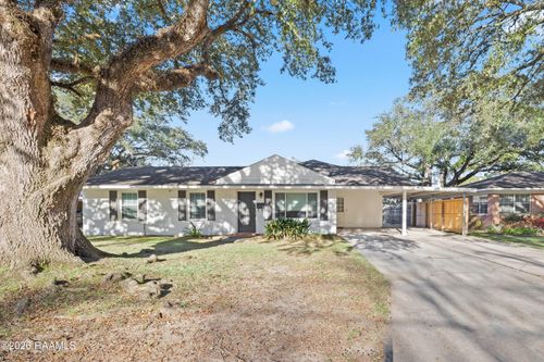 711 Vicnaire St, New Iberia, LA, 70563-2039 | Card Image
