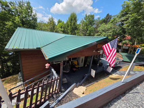 1725 Red Bone Way, Sevierville, TN, 37876-7271 | Card Image