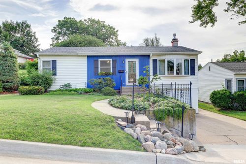 413 Ruth Pl, Clinton, IA, 52732-5421 | Card Image
