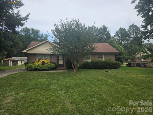 8402 Hemby Wood Dr, Indian Trail, NC, 28079-8663 | Card Image