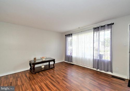 208 Suffolk Rd, FAIRLESS HILLS, PA, 19030-3204 | Card Image