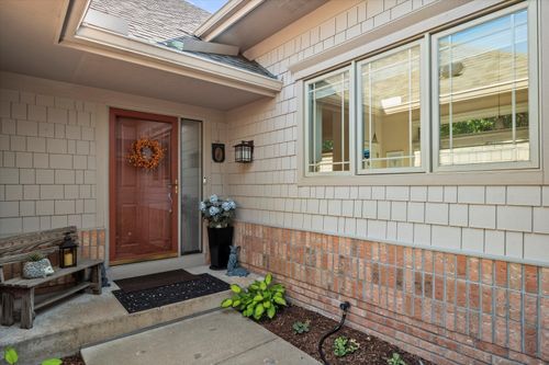 151 W Parkfield Ct, Wind Point, WI, 53402-3140 | Card Image