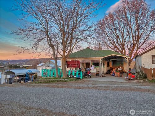 111 Young St, Grand Coulee, WA, 99133-9703 | Card Image