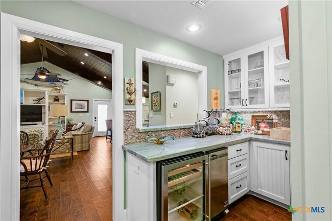 2133 W Maple St, House other with 4 bedrooms, 5 bathrooms and null parking in Port O Connor TX | Image 12