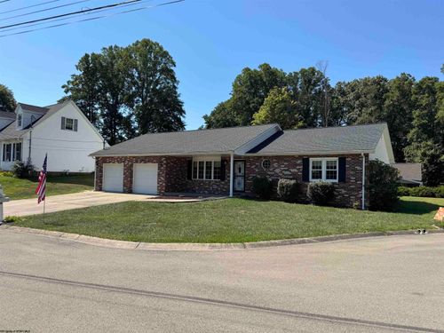 8 Franklin Ct, Fairmont, WV, 26554-8553 | Card Image
