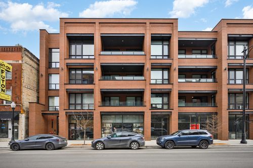 ph-03-3037 N Lincoln Ave, Chicago, IL, 60657-4207 | Card Image