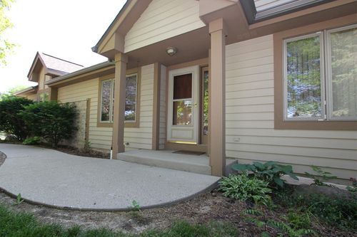 12395 W Waterford Ave, Greenfield, WI, 53228-1891 | Card Image