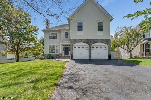 8 Miller Ln, Whitehouse Station, NJ, 08889-3208 | Card Image