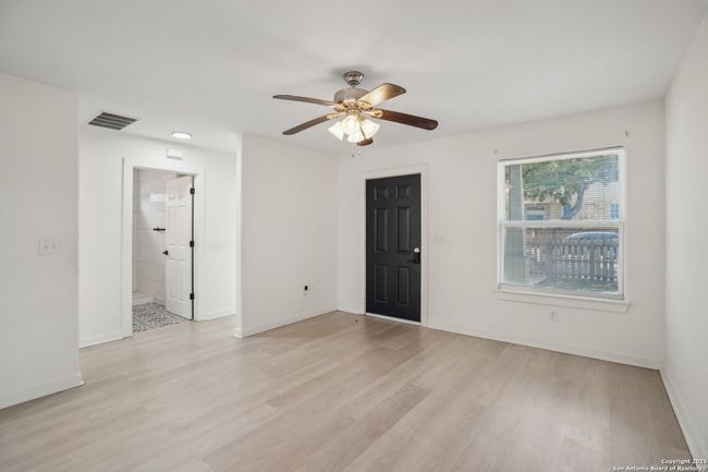 620 W Euclid Ave, House other with 2 bedrooms, 1 bathrooms and null parking in San Antonio TX | Image 9