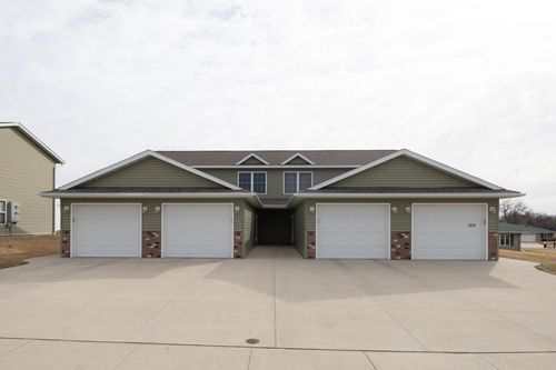 1818 Daniel Ln Ne, Stewartville, MN, 55976-1685 | Card Image