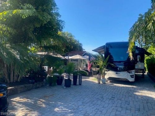 4846 Southern Breeze Dr, NAPLES, FL, 34114-9465 | Card Image