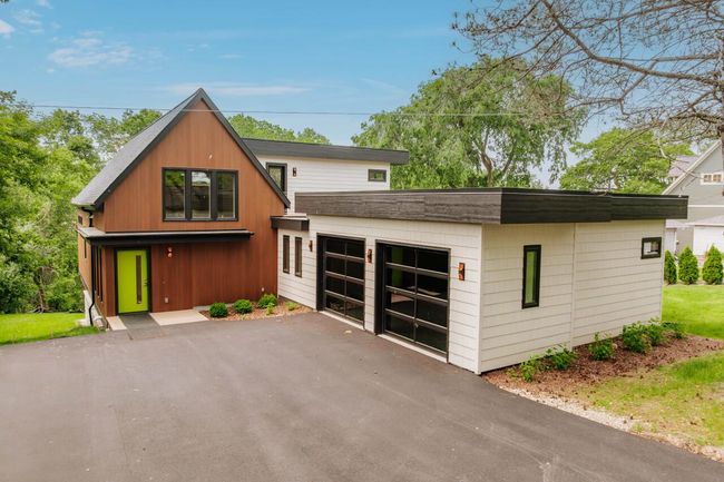 N53W34235 Road Q, House other with 4 bedrooms, 3 bathrooms and null parking in Okauchee WI | Image 5