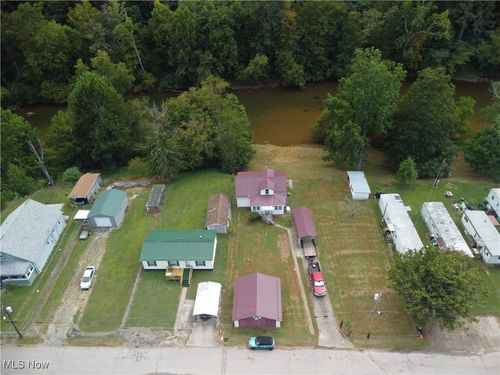 385 Center St, Clay, WV, 25043-9713 | Card Image