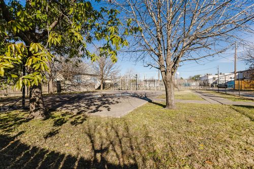 202 Main St, Hutto, TX, 78634-4524 | Card Image
