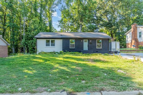 6557 Covecreek Dr, Charlotte, NC, 28215-1738 | Card Image