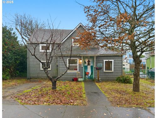 731 11th Ave, Seaside, OR, 97138-7007 | Card Image