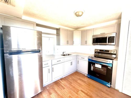 d409-1401 Ne 191st St, Miami, FL, 33179-6104 | Card Image