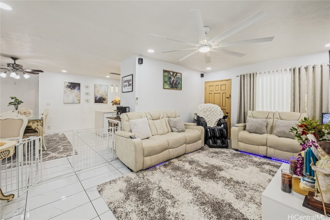 Kuhaulua St, Waipahu, HI 96797