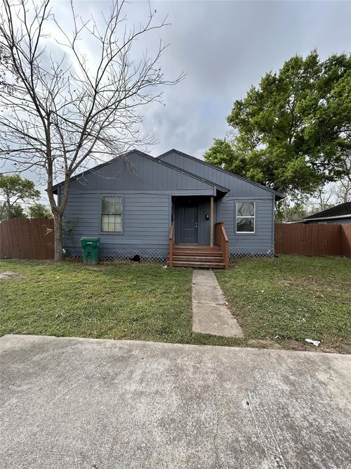 301 W Austin Ave, Pasadena, TX, 77502-1950 | Card Image