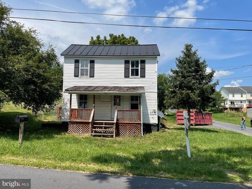 604 W King St, STRASBURG, VA, 22657-2011 | Card Image