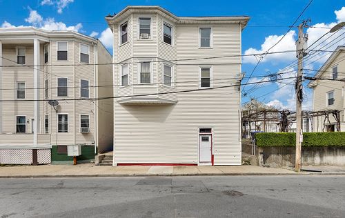 27 Greeley St, Providence, RI, 02904-7835 | Card Image