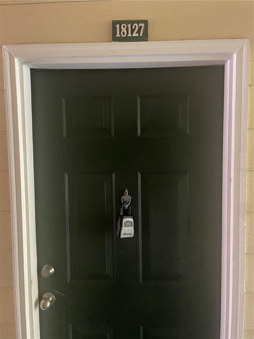 18127-18127 Sterling Gate Cir, TAMPA, FL, 33647-1789 | Card Image